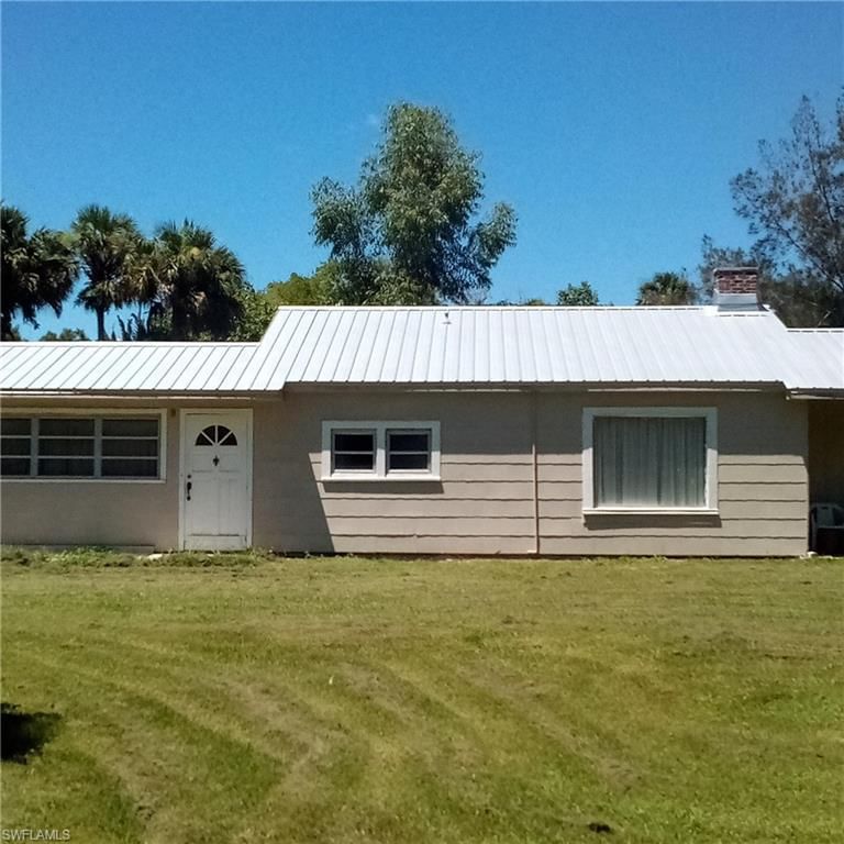 371 Riverview ST photo 1