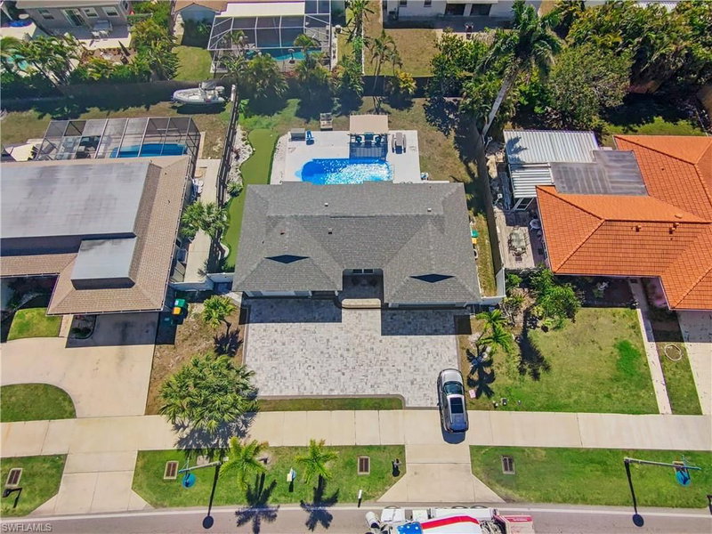 1263 Collier BLVD photo 2
