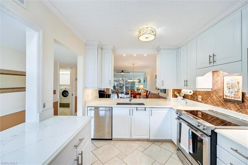 3032 Sandpiper Bay CIR photo 5