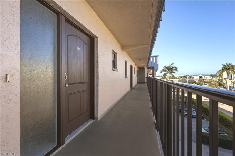 801 River Point DR photo 2