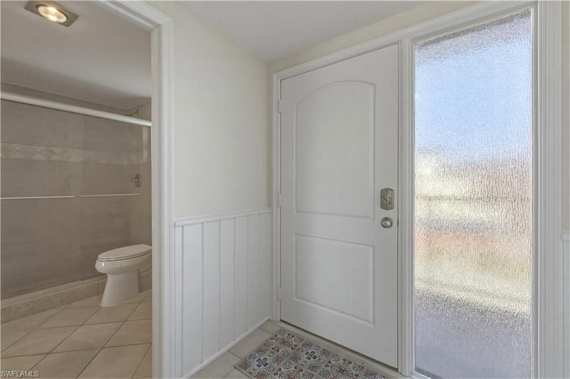 801 River Point DR photo 3