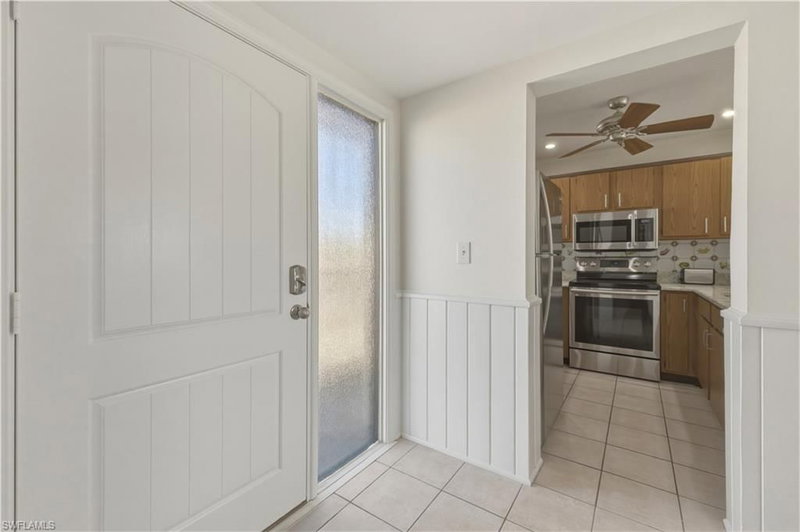 801 River Point DR photo 4