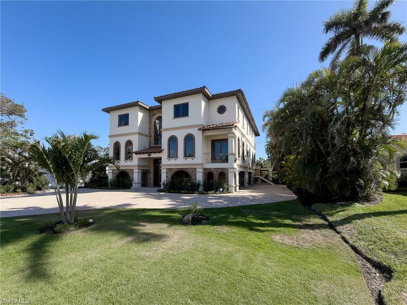 200 Golf DR photo 2