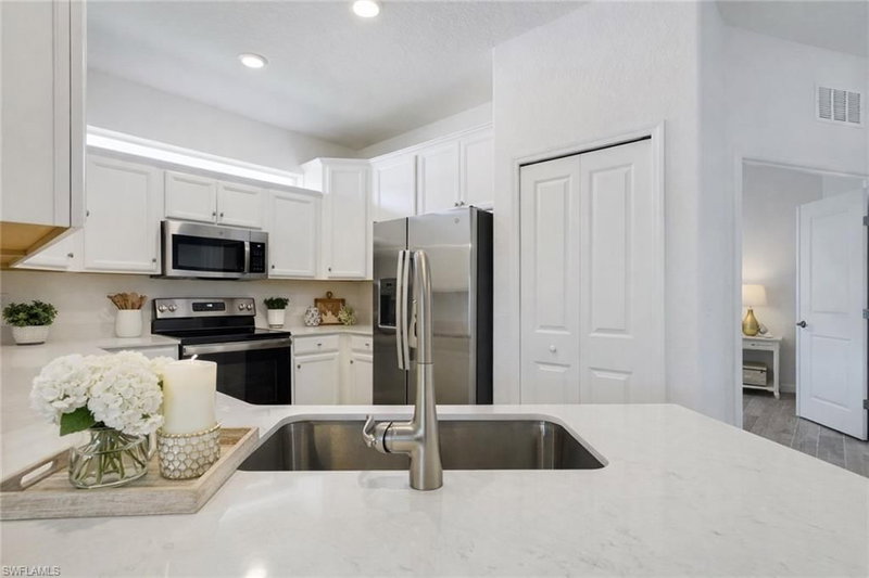 2681 Vine AVE photo 3