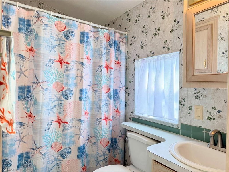 2 Jade DR photo 5
