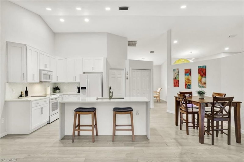 9820 Alhambra LN photo 2