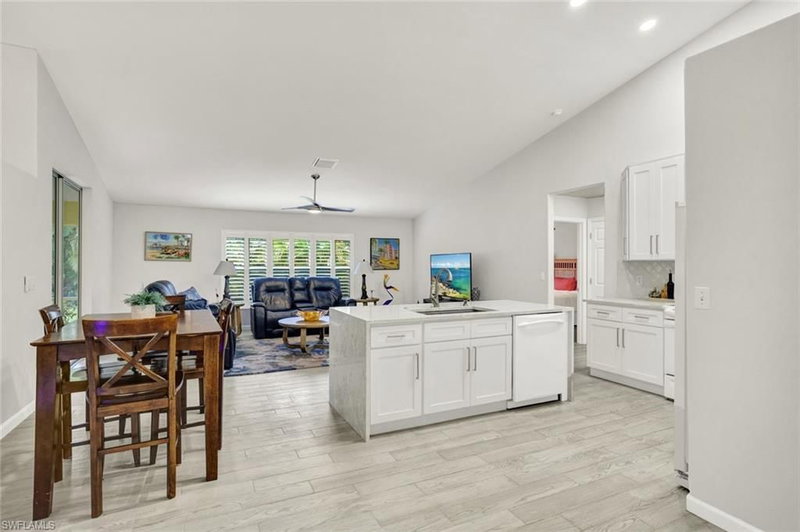 9820 Alhambra LN photo 3