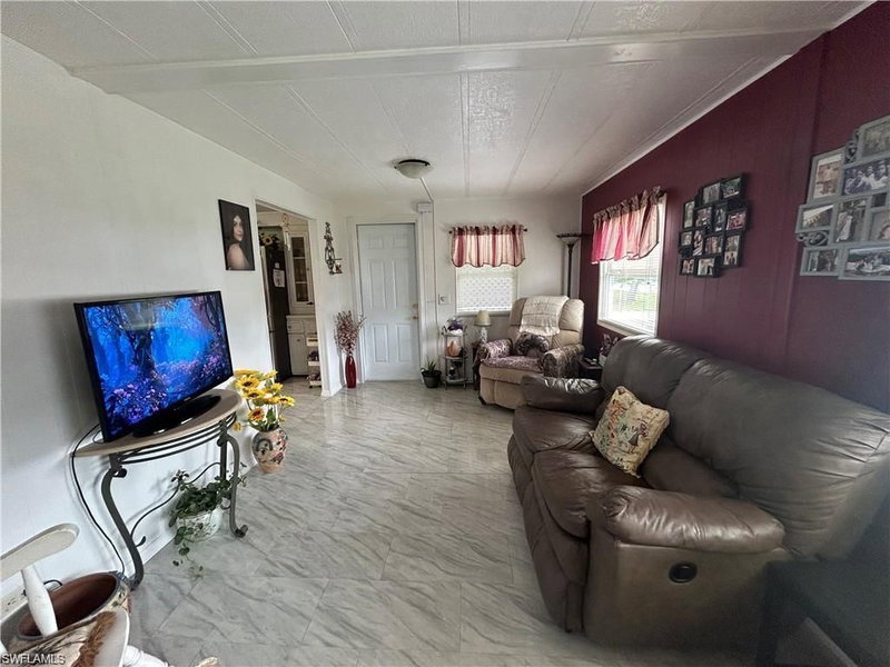 857 Manatee RD photo 3