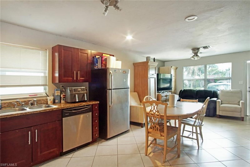 4107 Mindi AVE photo 5