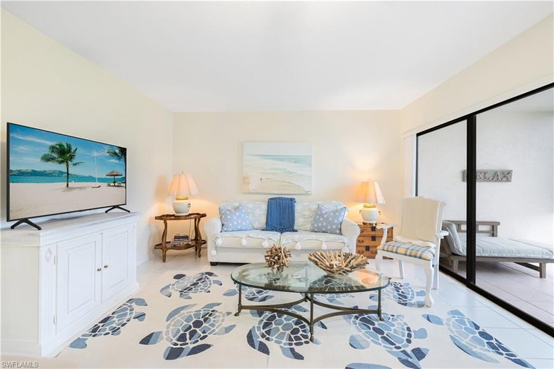565 Beachwalk CIR photo 2