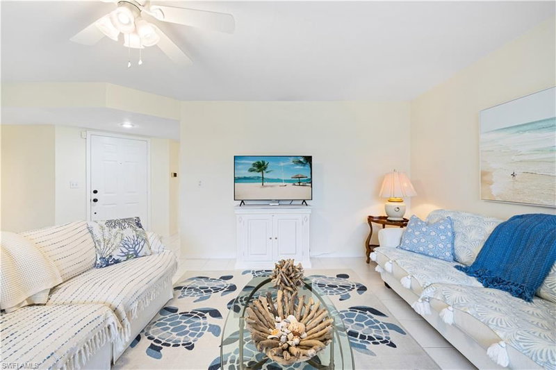565 Beachwalk CIR photo 3