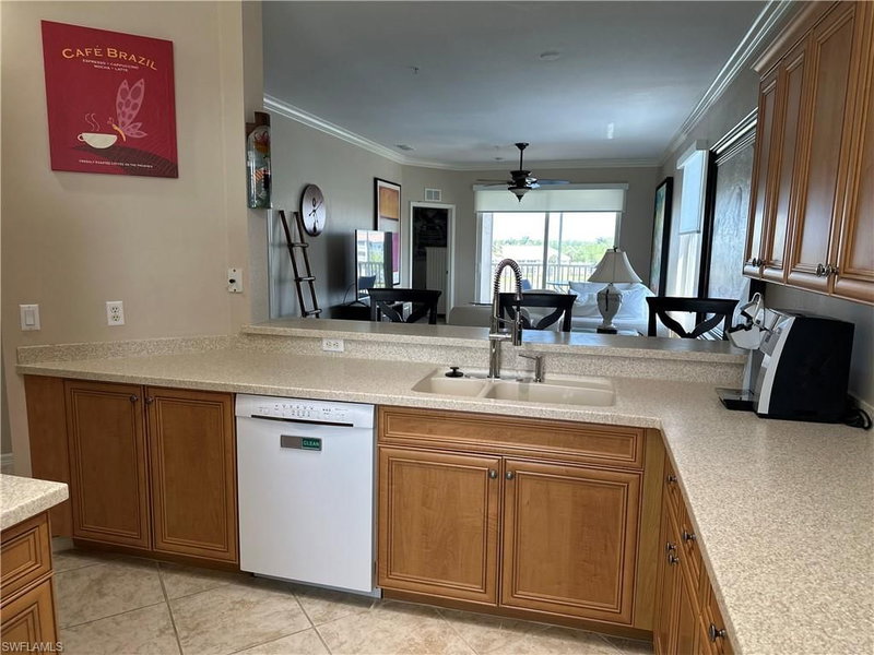 8470 Kingbird LOOP photo 1