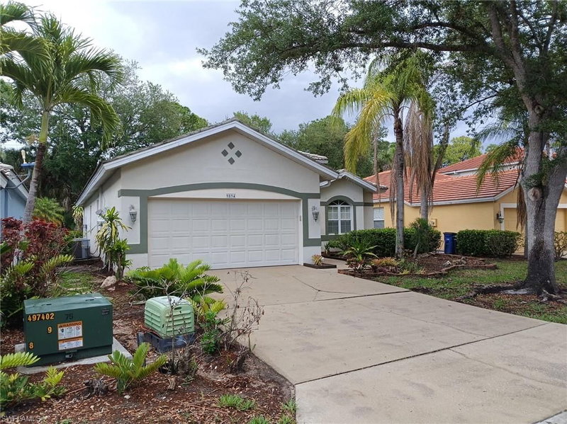 9894 Colonial WALK N photo 1