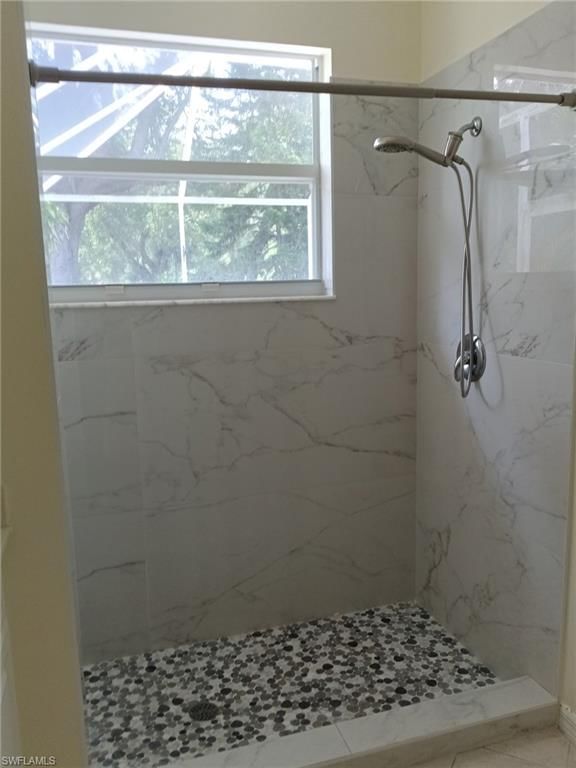 9894 Colonial WALK N photo 5