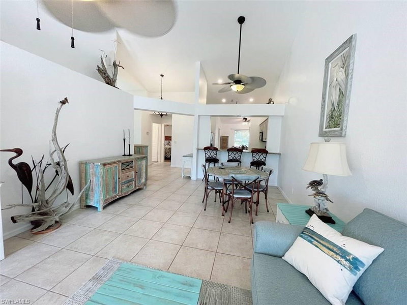 2037 Crown Pointe BLVD photo 4
