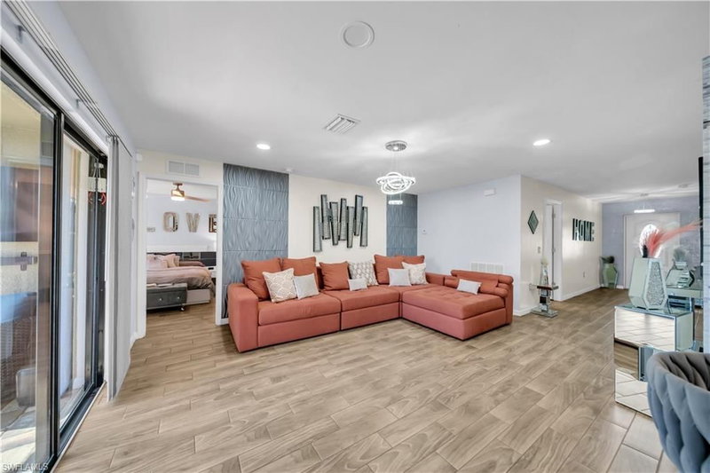 175 Shadowview CT photo 4