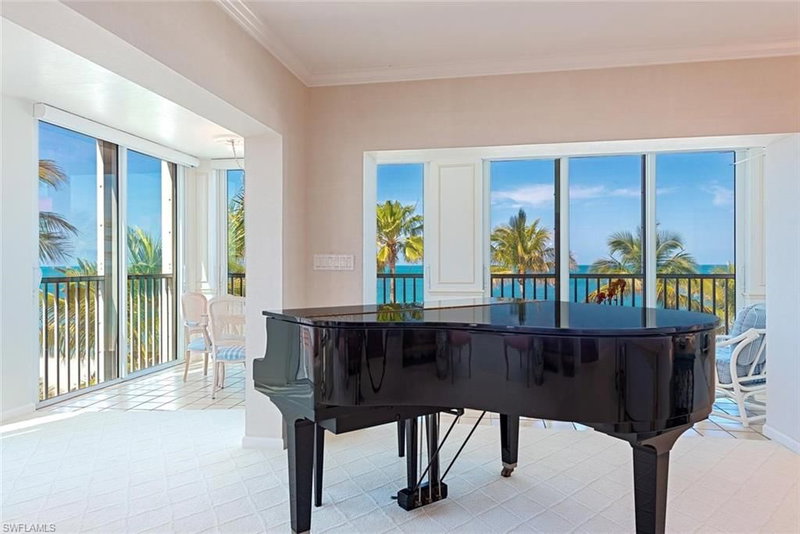 3377 GULF SHORE BLVD N photo 2