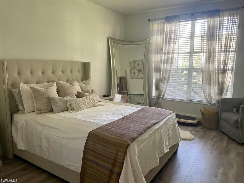 56 Silver Oaks CIR photo 3