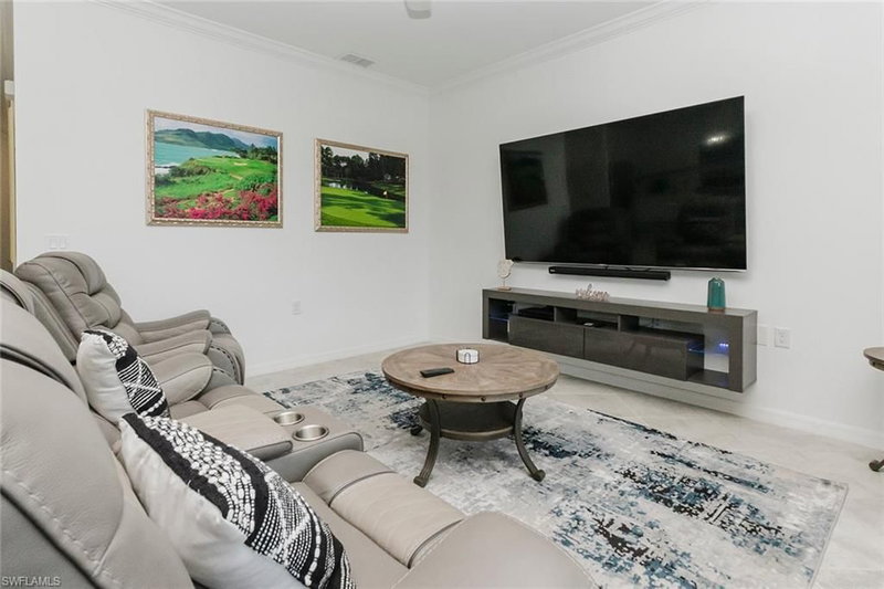 6046 National BLVD photo 5