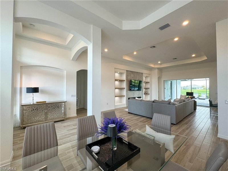 6082 Artisan CT photo 5
