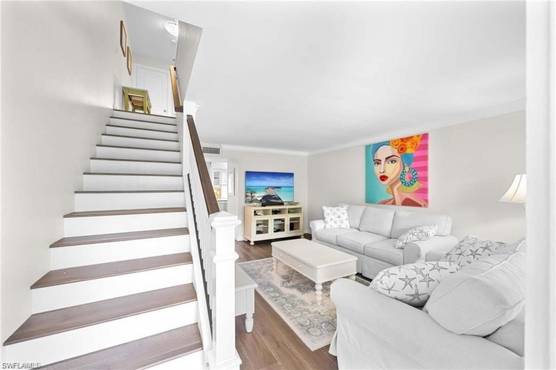 1222 Gordon DR photo 4