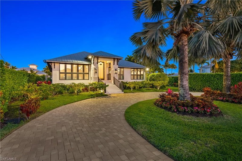1585 Mullet LN photo 1