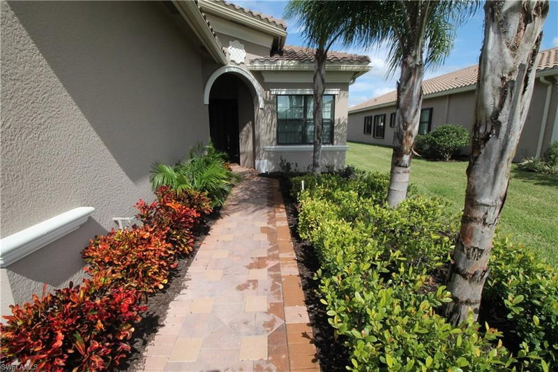 3279 Tahoe CT photo 2