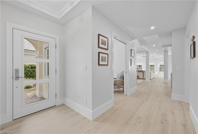 360 Carlton PL photo 3