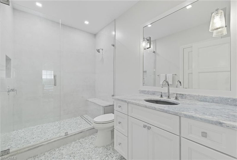 360 Carlton PL photo 5