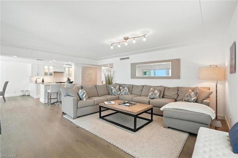 9517 Gulf Shore DR photo 2