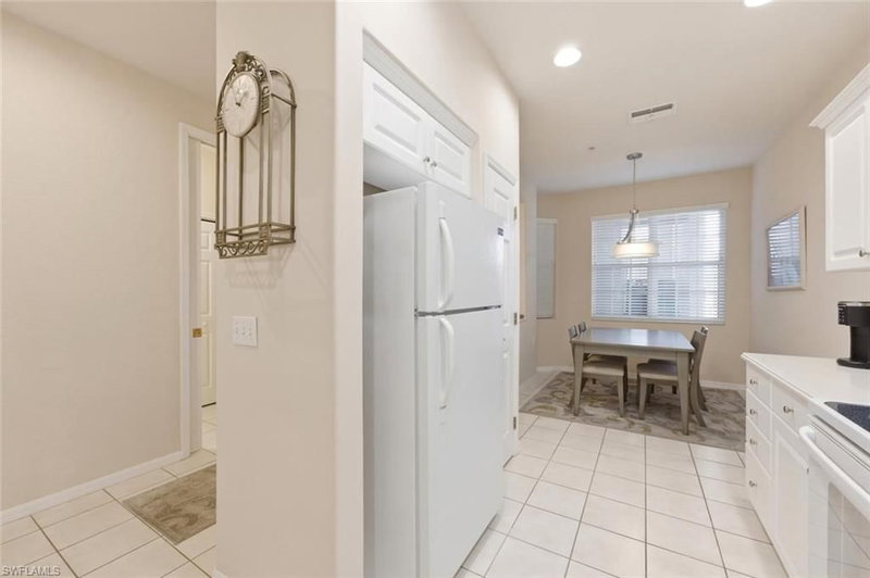 4873 Hampshire CT photo 4