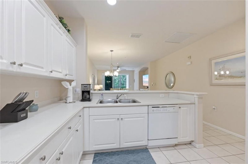 4873 Hampshire CT photo 5