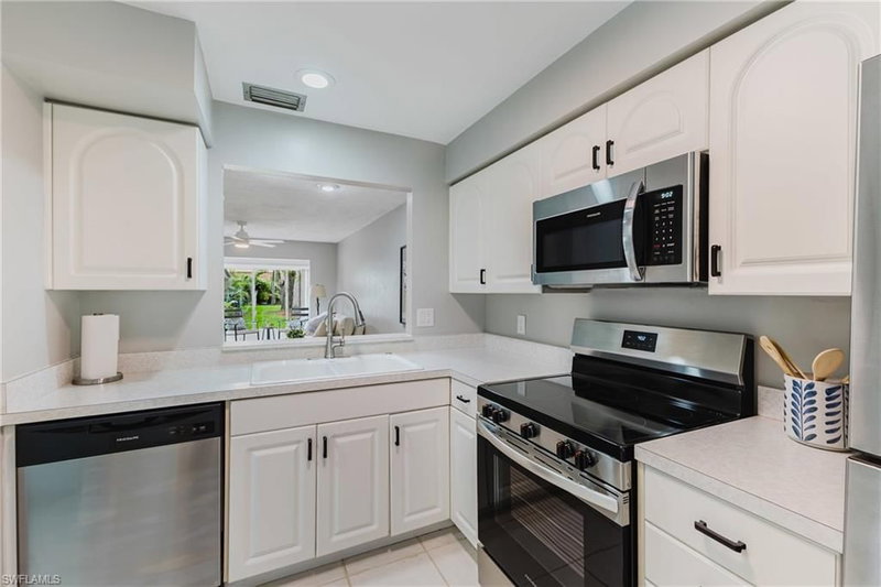 6300 Pointe BLVD photo 4