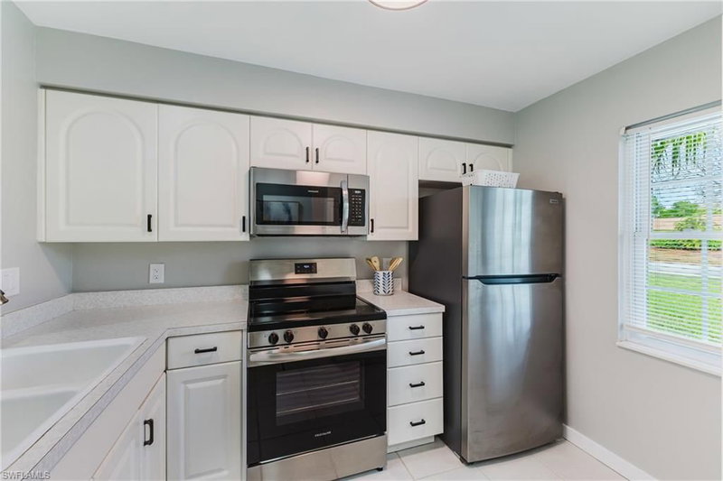 6300 Pointe BLVD photo 5
