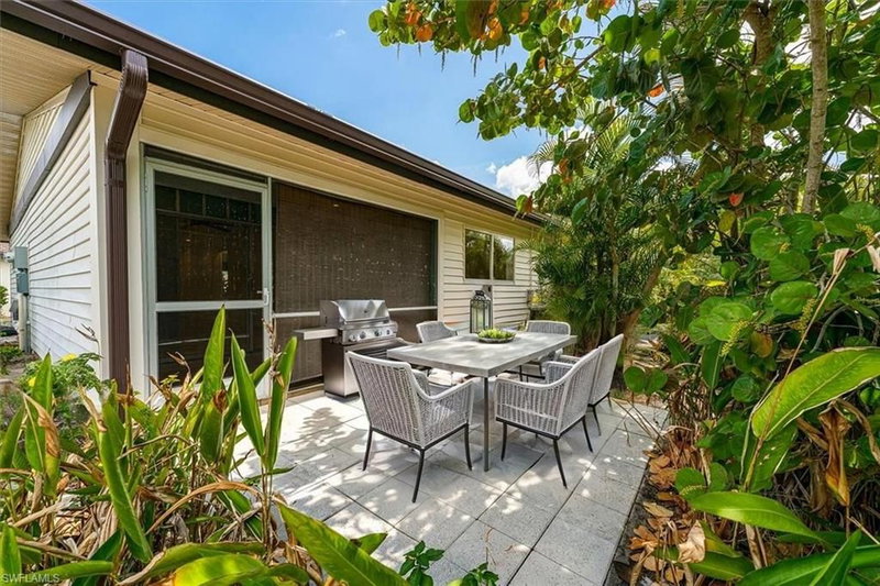 1025 Pine Isle LN photo 2