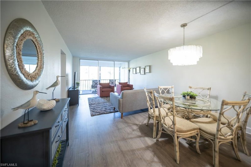 1086 Forest Lakes DR photo 2