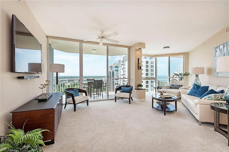 4255 Gulf Shore BLVD N photo 1