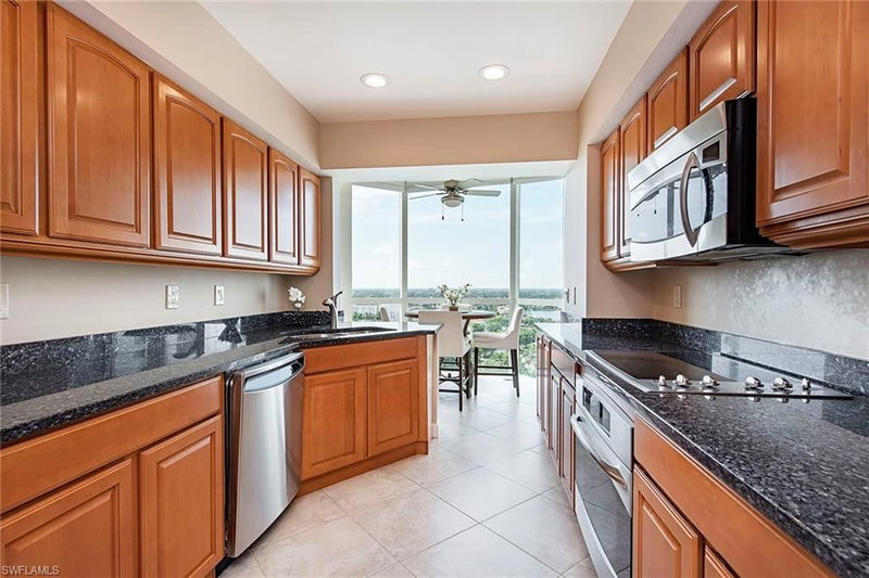 4255 Gulf Shore BLVD N photo 3