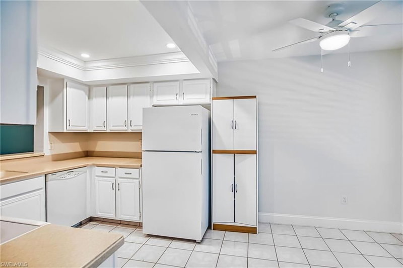 7430 Lake Breeze DR photo 3