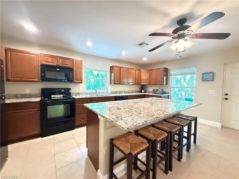 6140 Standing Oaks photo 1