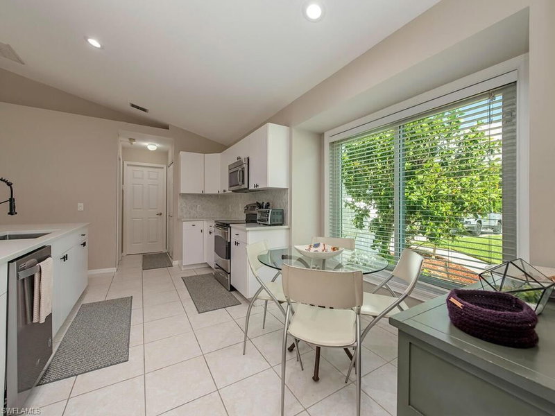 1082 Capri DR photo 4