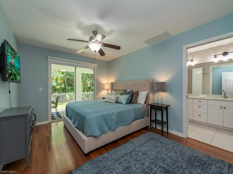 1082 Capri DR photo 5