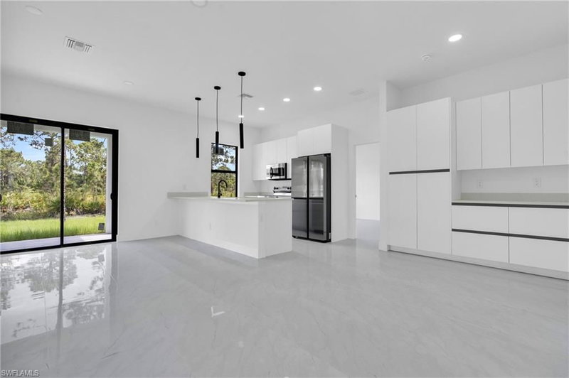 1128 Fontana ST E photo 3
