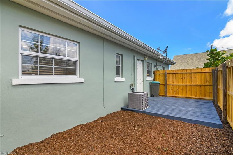 1015 10th AVE N photo 5
