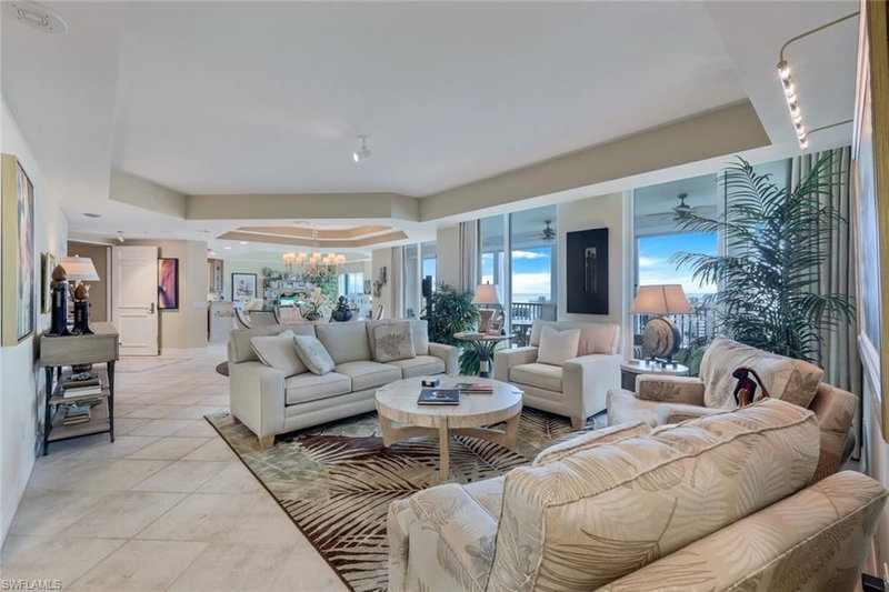 295 Grande WAY photo 2