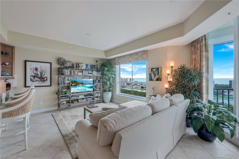 295 Grande WAY photo 3