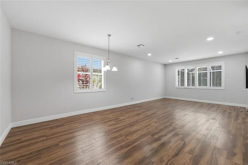 11528 Woodmount LN photo 4