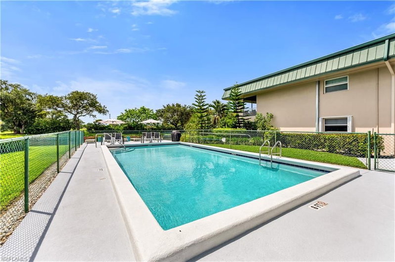 600 Valley Stream DR photo 5