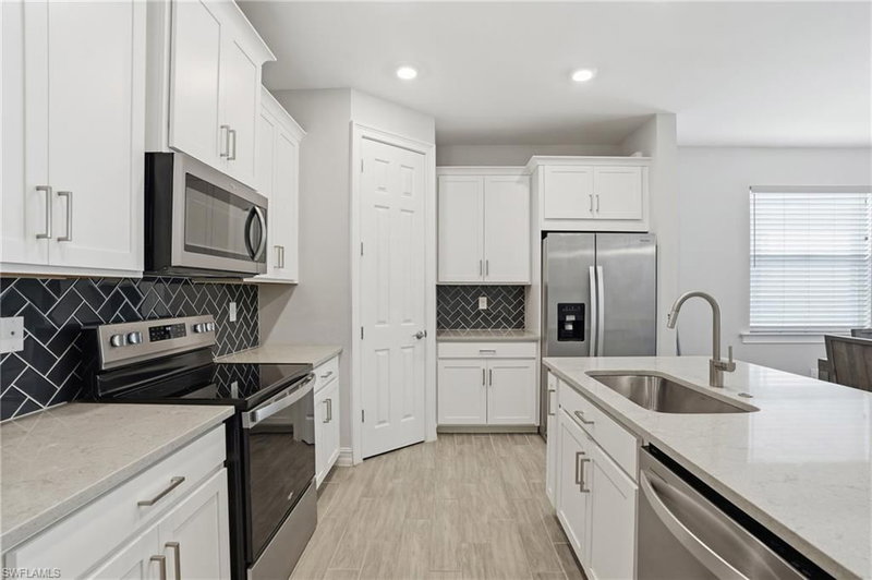 28009 Seasons Tide AVE photo 3