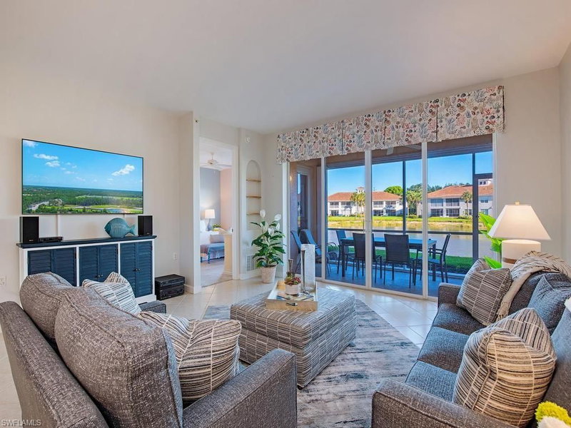 3049 Driftwood WAY photo 2